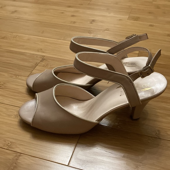 Aerosoles Heelrest sandals - Picture 2 of 4